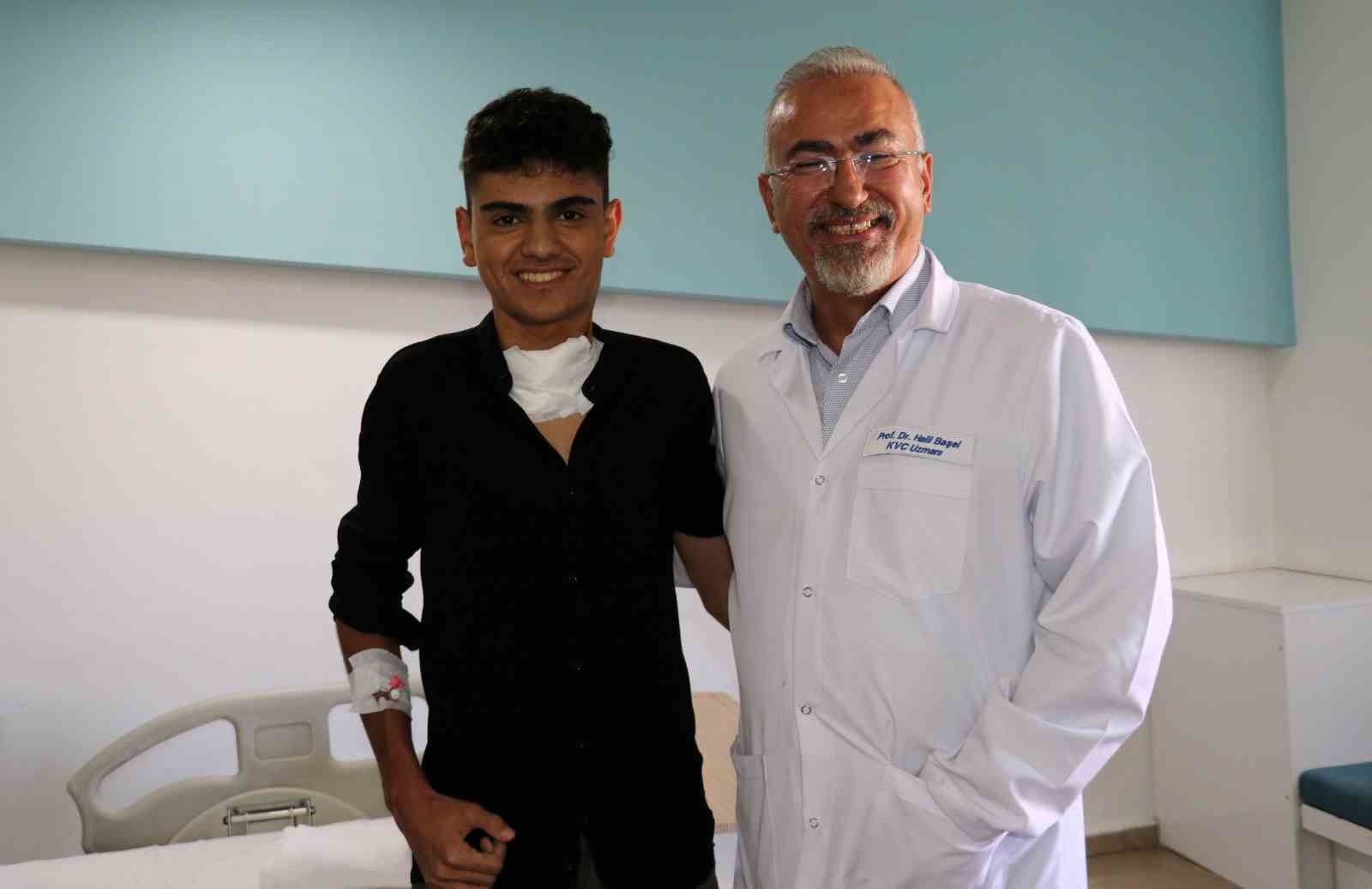 "Masada kalırsın, fel&ccedil; olursun" denilen glomus t&uuml;m&ouml;rl&uuml; hastalar Van&rsquo;da yapılan başarılı ameliyatla sağlığına kavuştu
