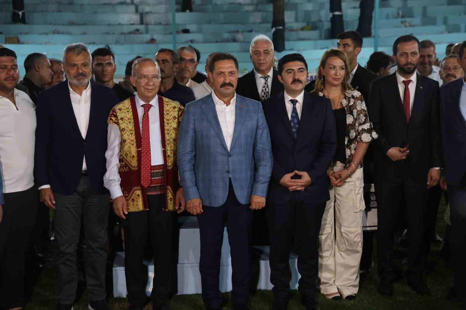 Depremin yaralarının sarıldığı Hatay&rsquo;da aba g&uuml;reşi heyecanı yaşandı
