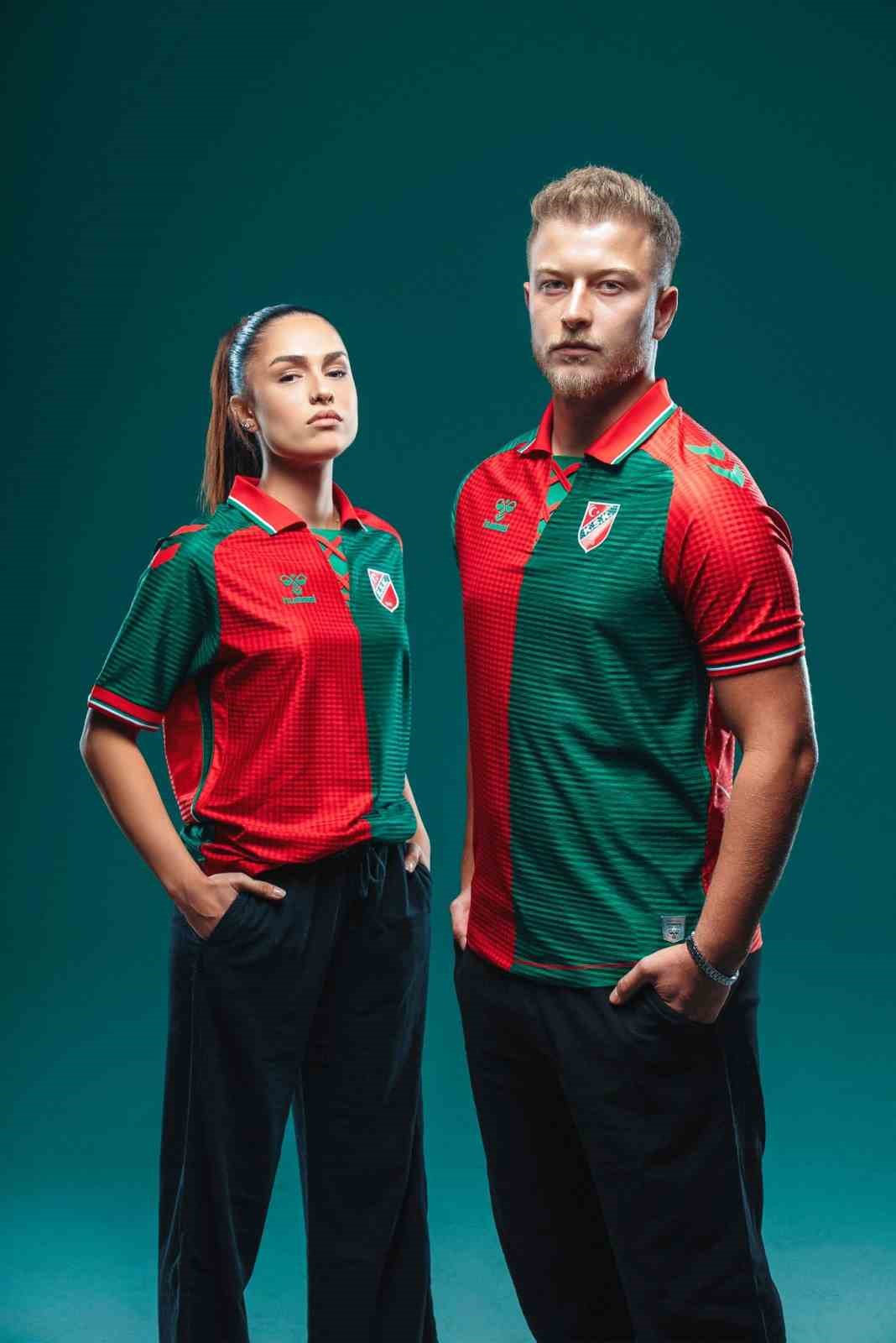 Karşıyaka Spor Kulübü, yeni sezon formalarını tanıttı