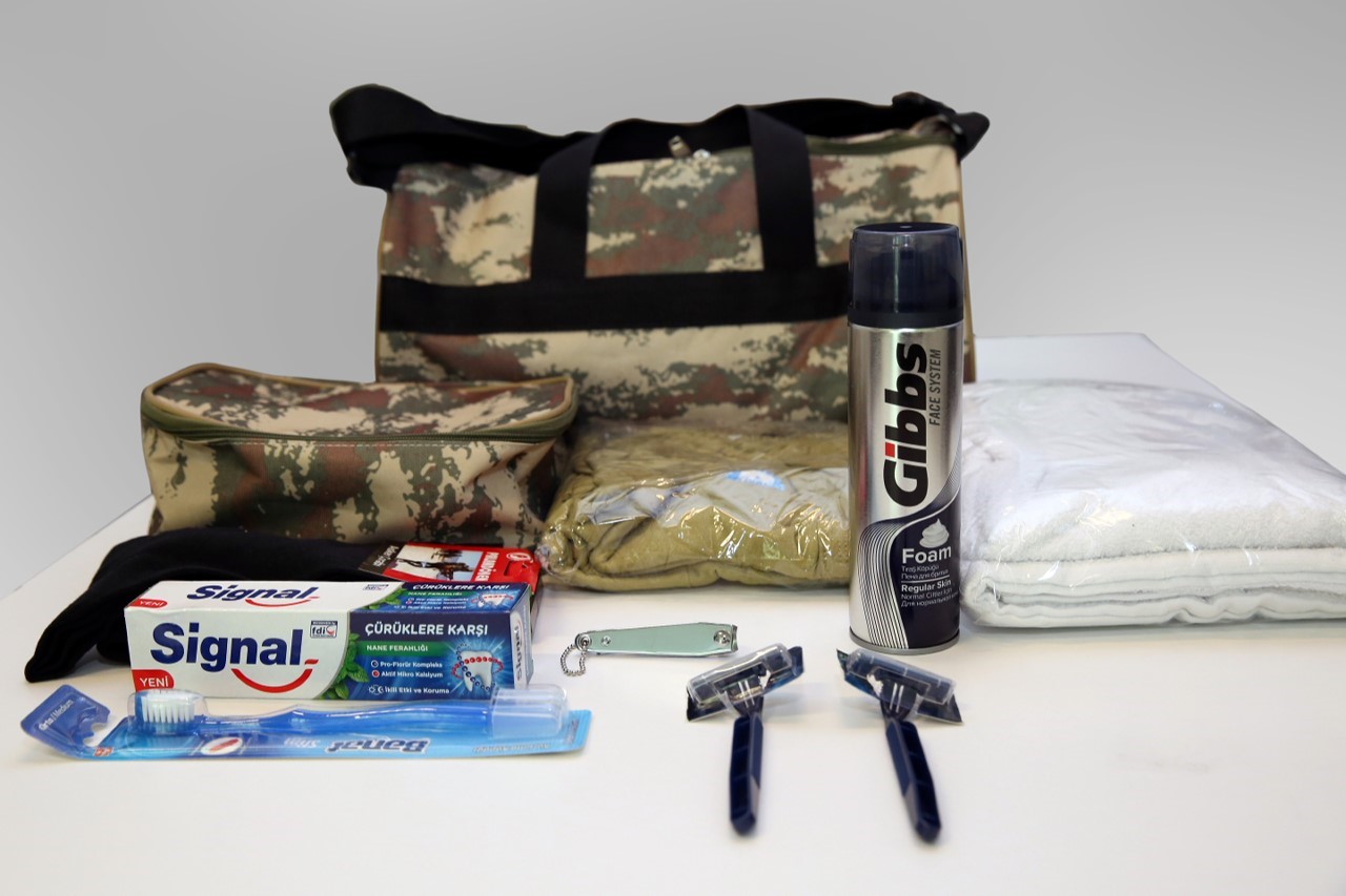 K&uuml;&ccedil;&uuml;k&ccedil;ekmece Belediyesi&rsquo;nden askere gidecek gen&ccedil;lere &lsquo;asker &ccedil;antası&rsquo; desteği
