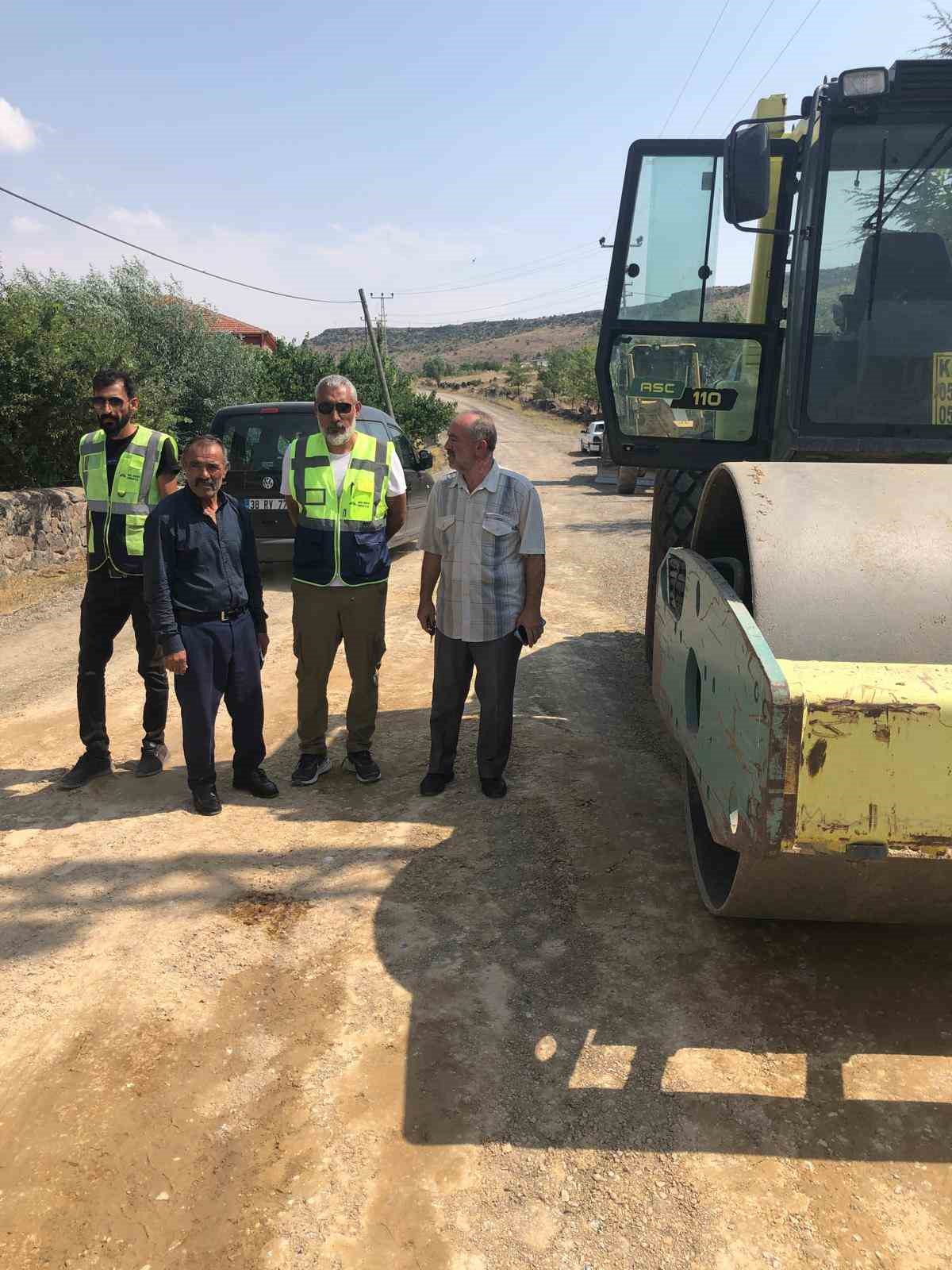 Amarat mahallesine 55 milyon TL&rsquo;lik sıcak asfalt
