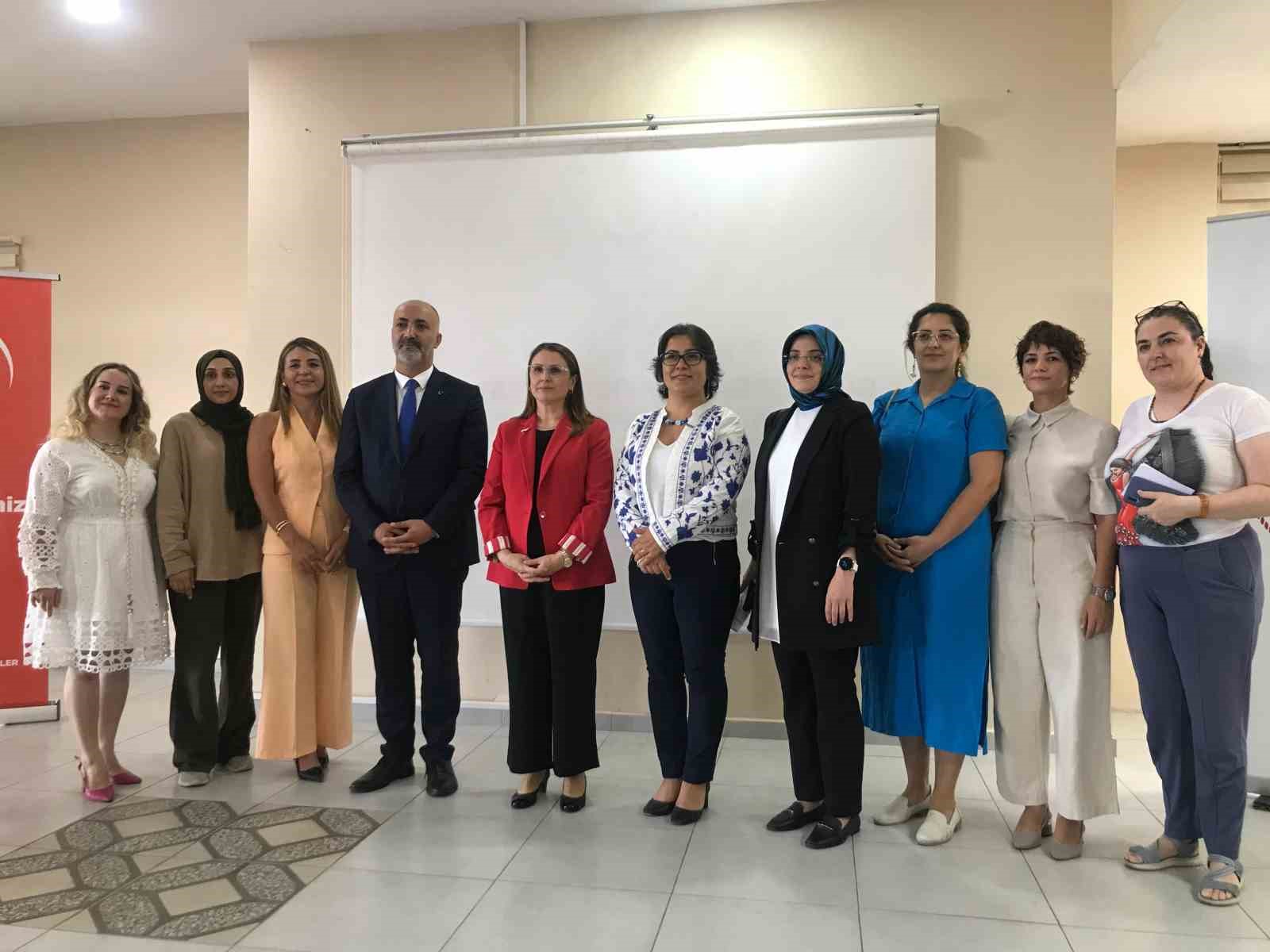 Yaşlılık Çalıştayı’na katılan huzurevi sakinleri Vali Arslan’a taleplerini iletti