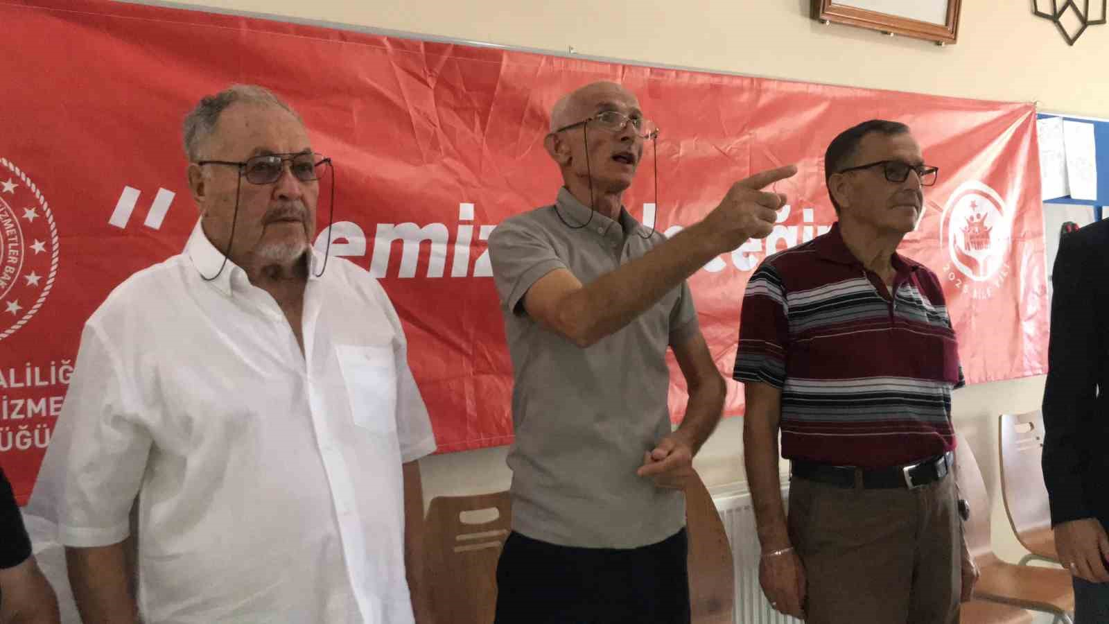 Yaşlılık &Ccedil;alıştayı&rsquo;na katılan huzurevi sakinleri Vali Arslan&rsquo;a taleplerini iletti
