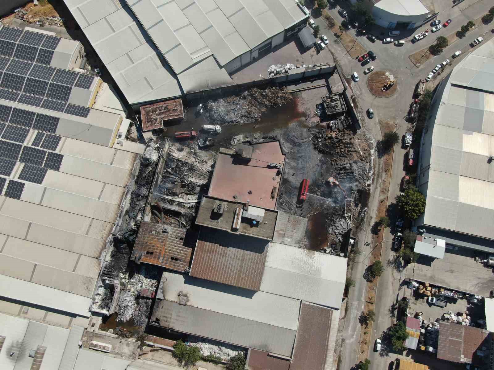 Yanan fabrika havadan görüntülendi: Dev fabrikadan geriye yönetim binası kaldı