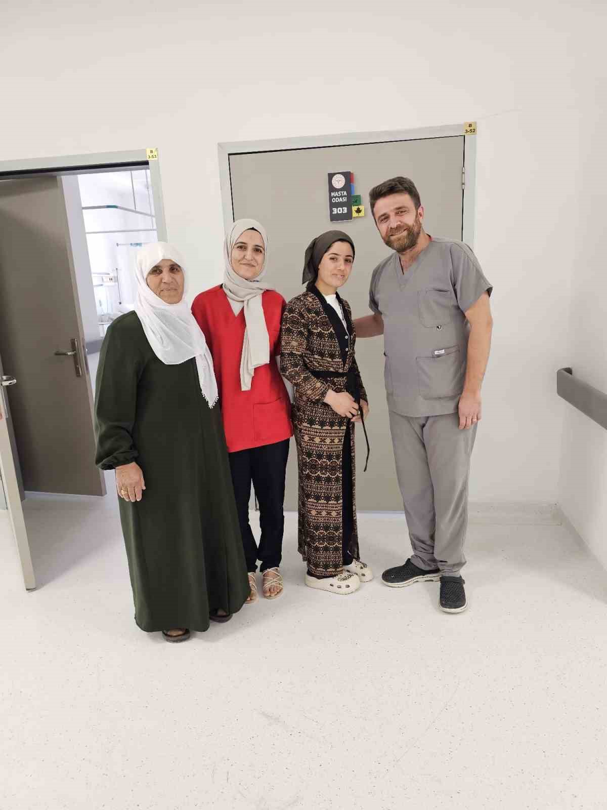 &Ccedil;ermik Devlet Hastanesinde ilk kez zehirli guatr ameliyatı yapıldı
