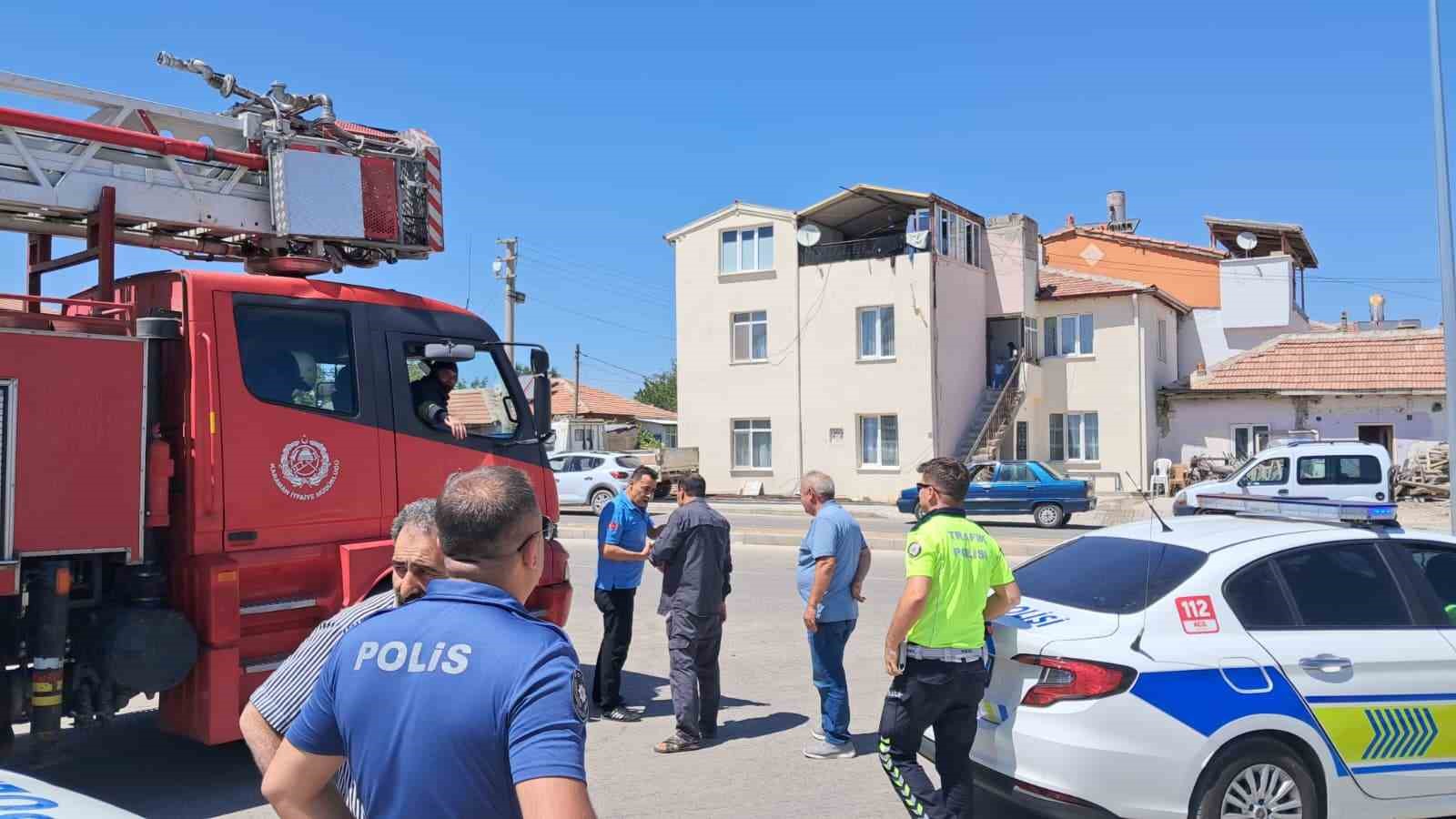 Binanın teras katında çıkan yangın büyümeden söndürüldü