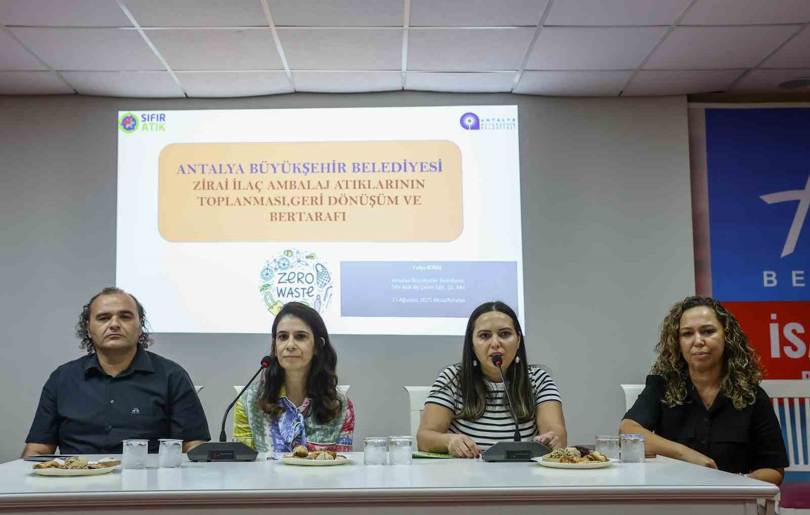 Aksulu &uuml;reticilere &Ccedil;ift&ccedil;i Kart &Ccedil;ipleri teslim edildi
