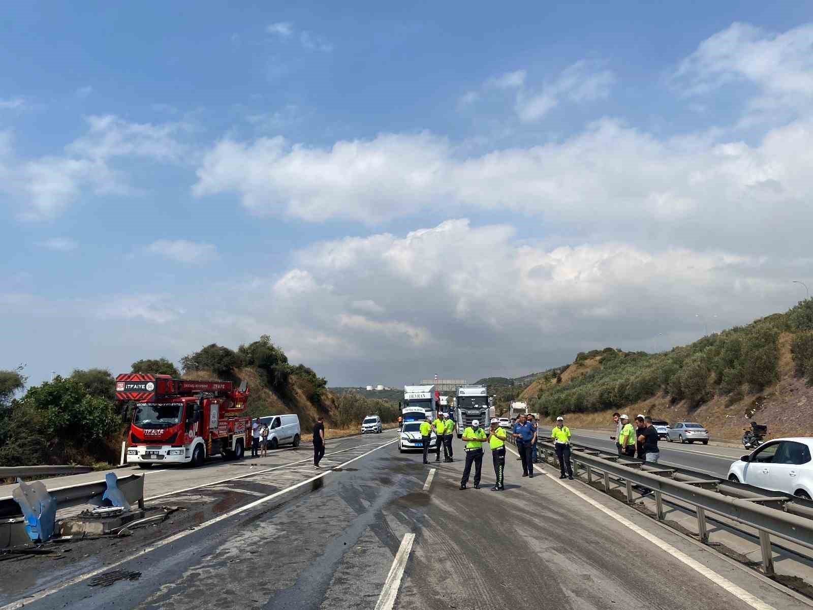 Tanker bariyerlere girip makasladı, ardından alev aldı
