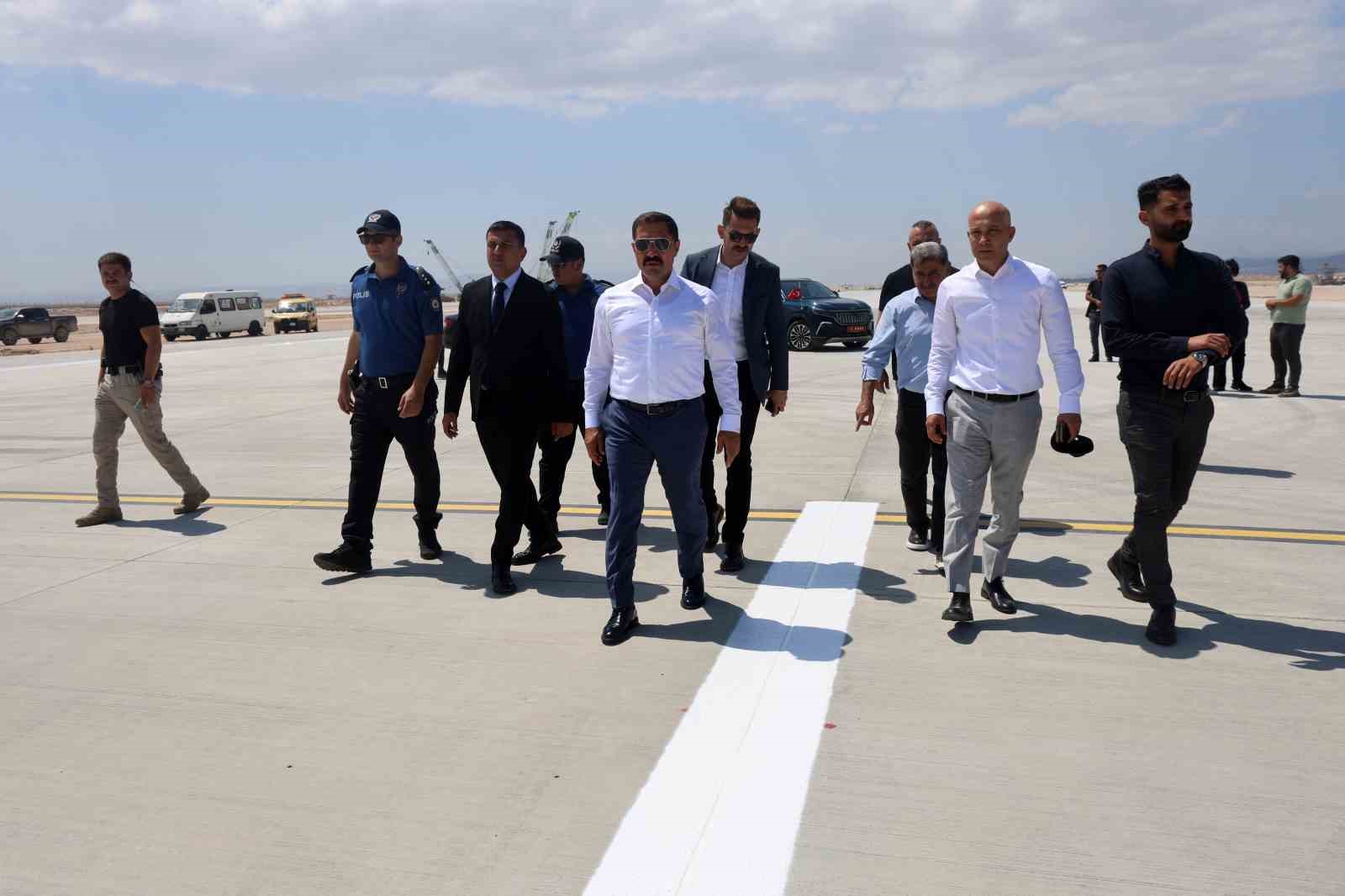 Depremde hasar alan Hatay Havalimanı&rsquo;ndaki &ccedil;alışmalarla birlikte ilk yurt dışı u&ccedil;uş Kıbrıs&rsquo;a ger&ccedil;ekleşecek
