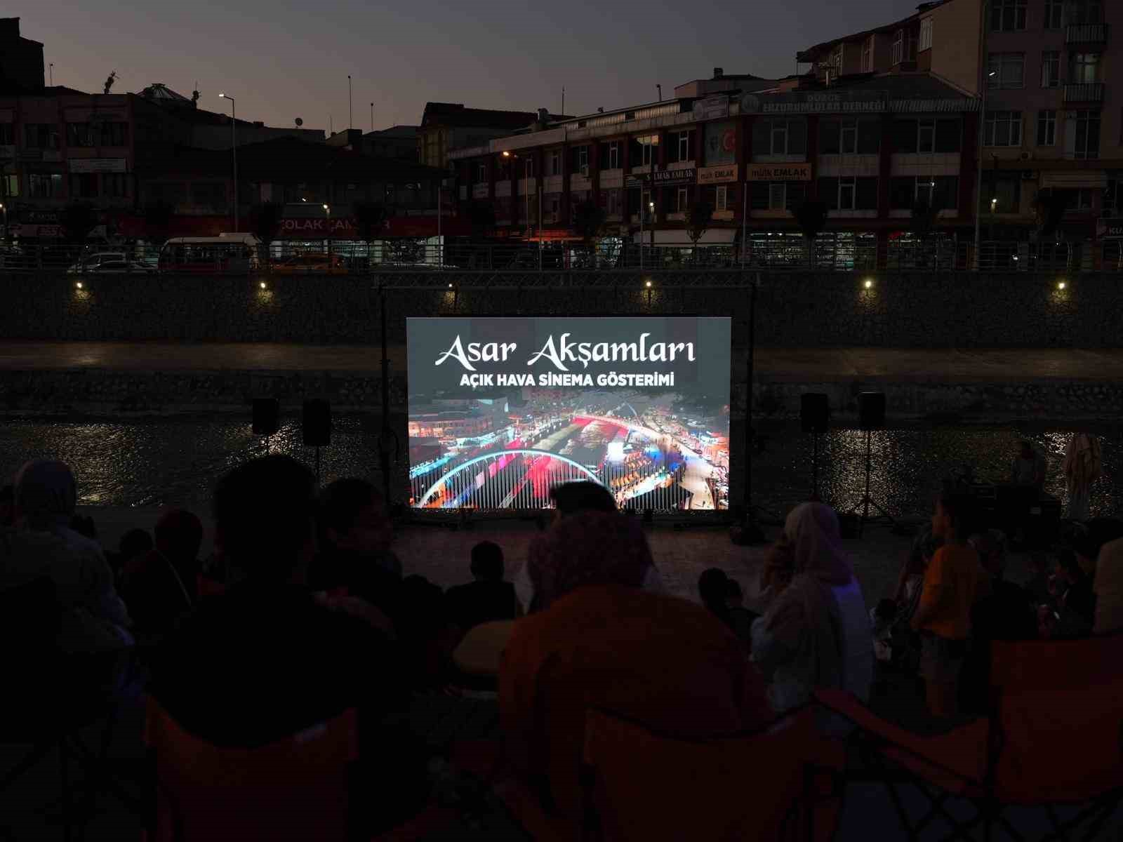 Asar akşamlarında ödüllü film gösterimi
