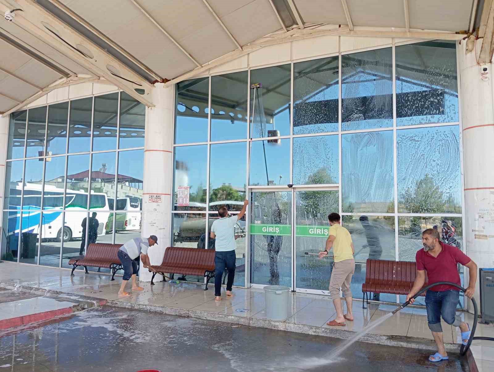 Siirt il otogarında kapsamlı temizlik ve bakım &ccedil;alışması yapıldı
