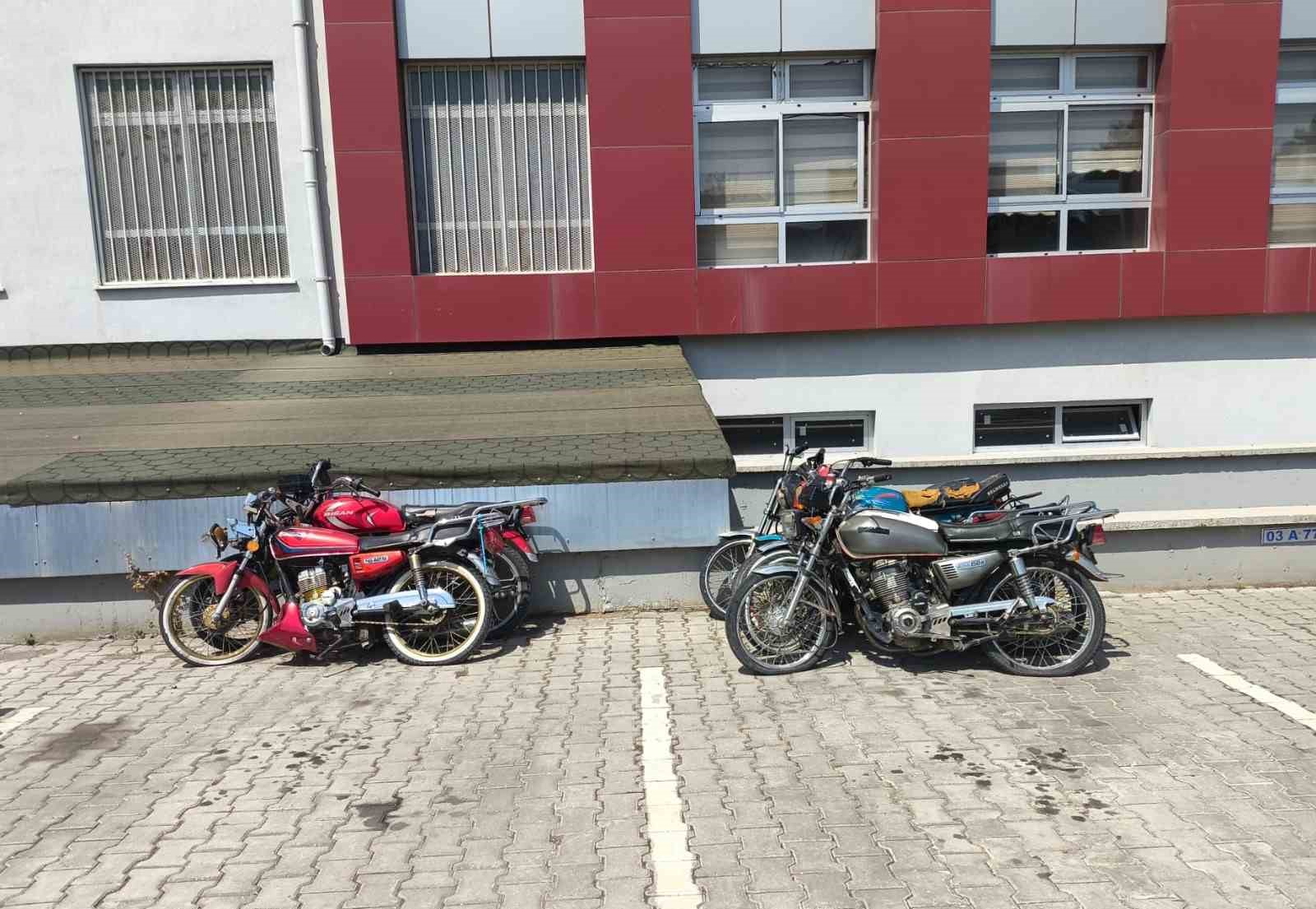 Bolvadin&rsquo;de motosiklet denetimleri s&uuml;r&uuml;yor
