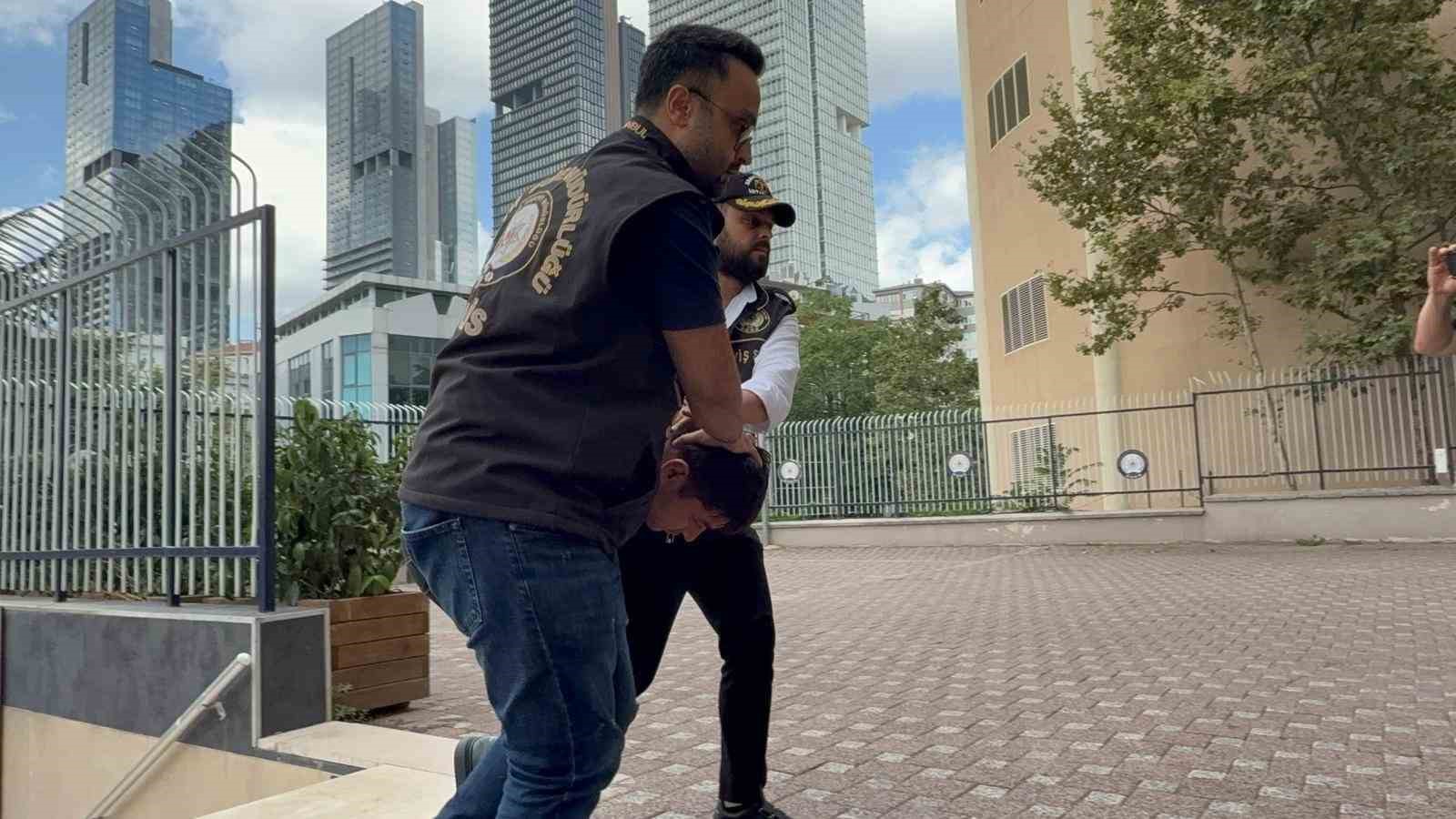 &Uuml;mraniye&rsquo;de karısının boğazını keserek &ouml;ld&uuml;ren saldırgan emniyete getirildi
