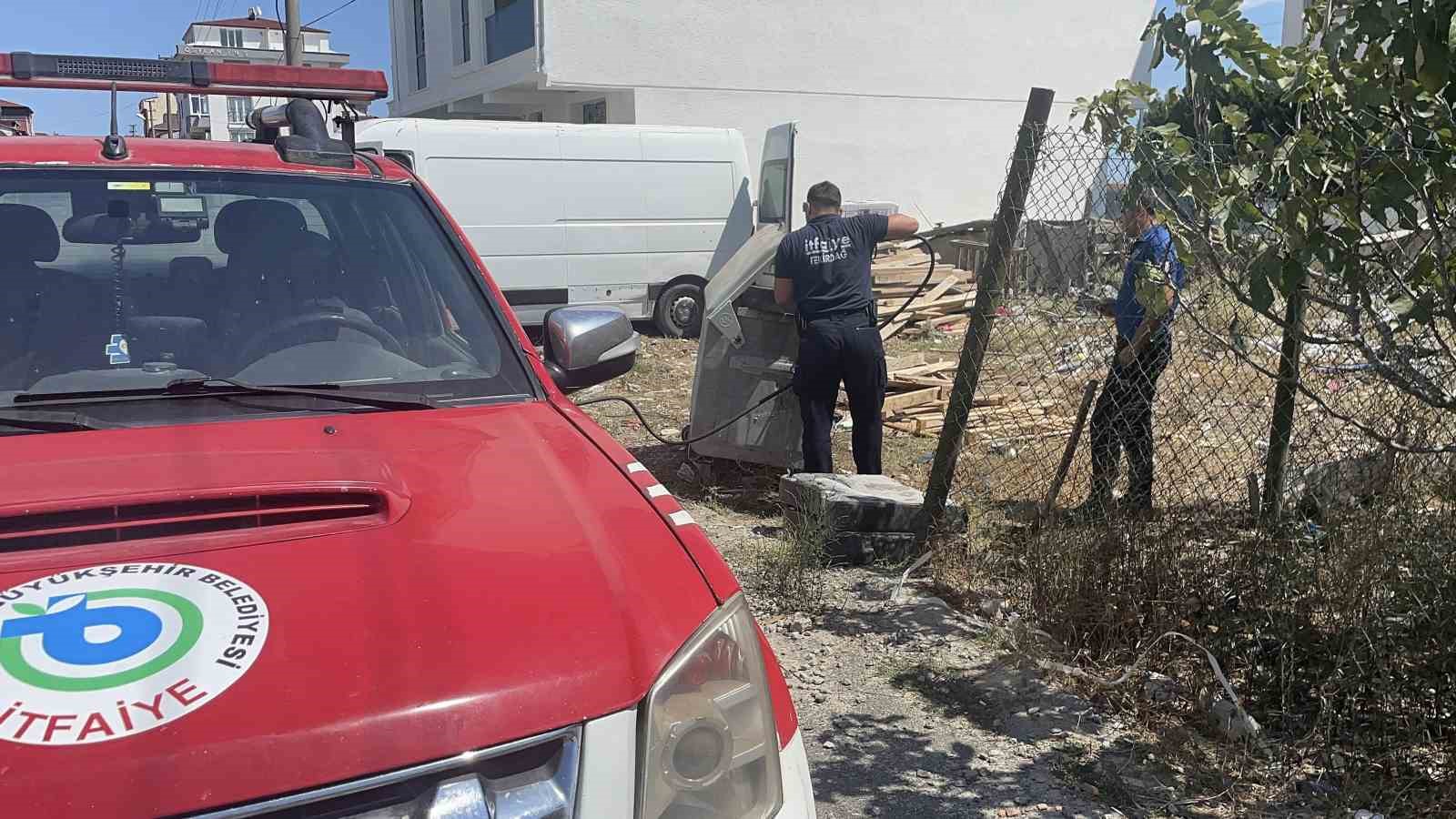 Yanıcı malzeme çöp konteynerinde yangın çıkardı