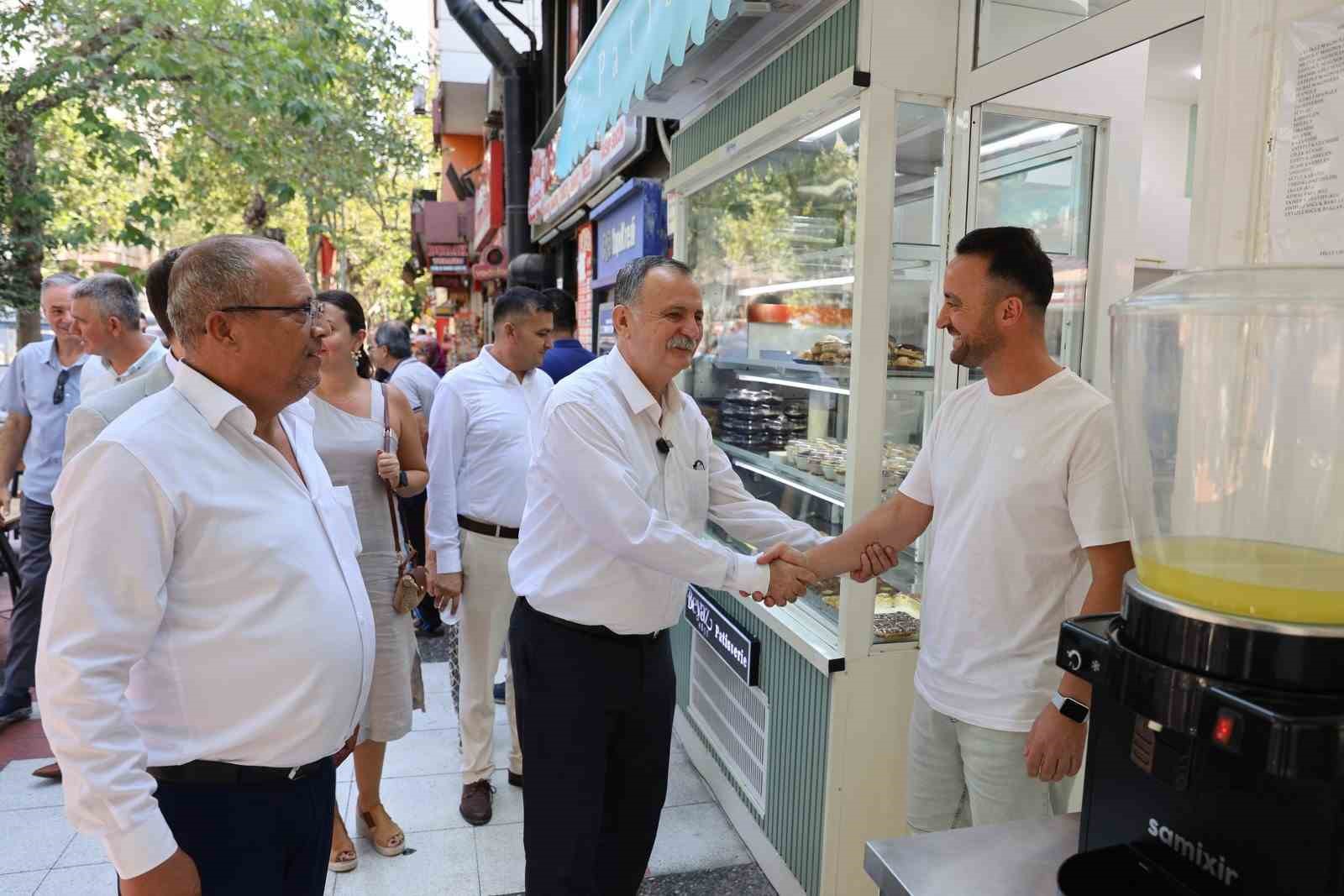 Başkan Balaban, Karaköy’de esnaf ziyareti yaptı