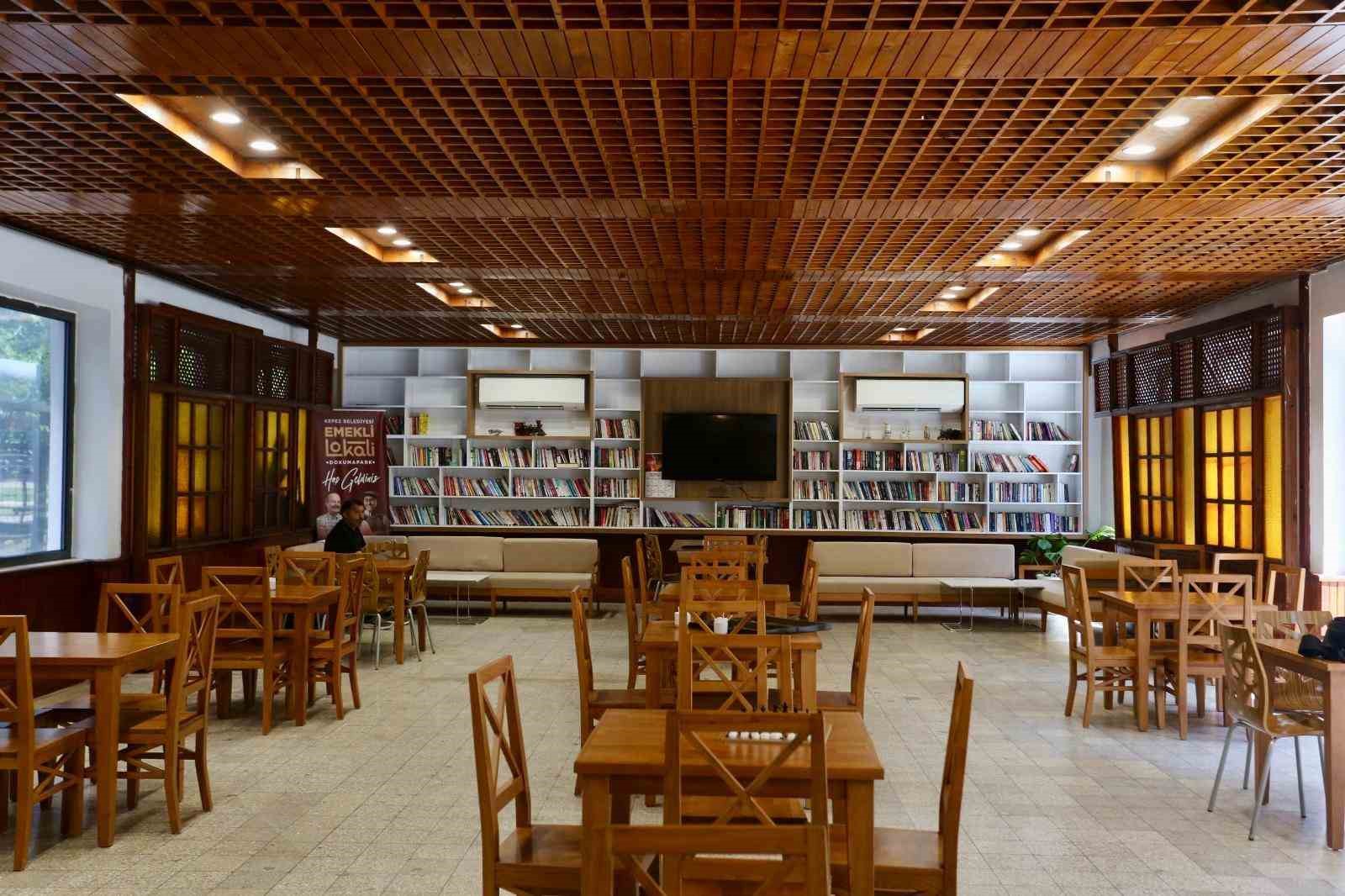 Kepez&rsquo;in Emekliler Lokalinde &ccedil;aylar taze, sohbetler sıcak
