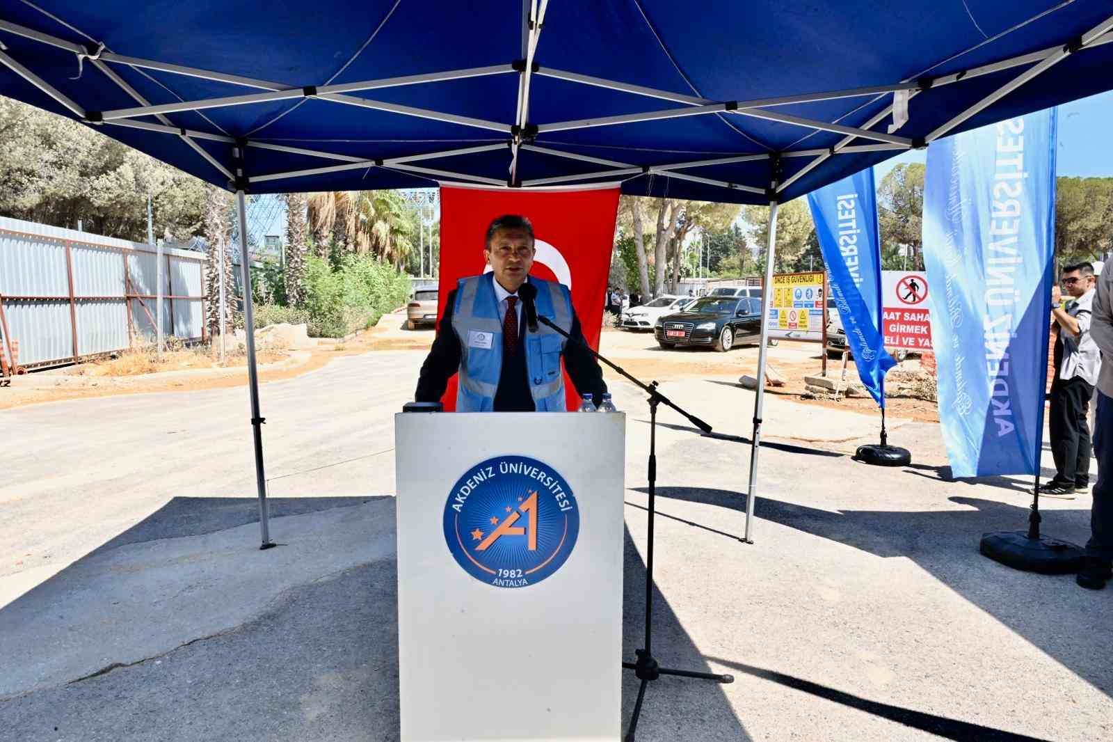 Antalya&rsquo;da 900 yataklı modern sağlık kompleksi i&ccedil;in ilk beton d&ouml;k&uuml;ld&uuml;
