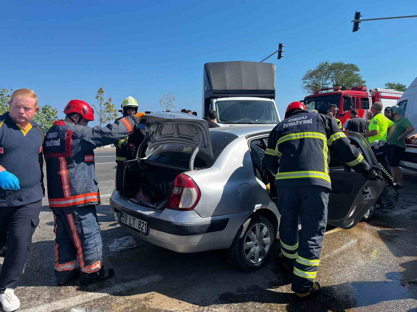 Ordu’da otomobil ile kamyonet çarpıştı: 5 yaralı