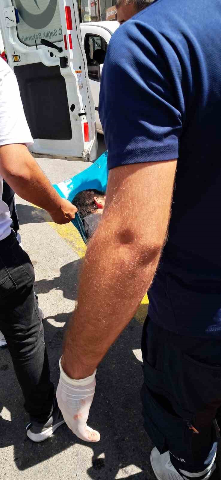 Siirt&rsquo;te bı&ccedil;aklı kavga: 1 yaralı
