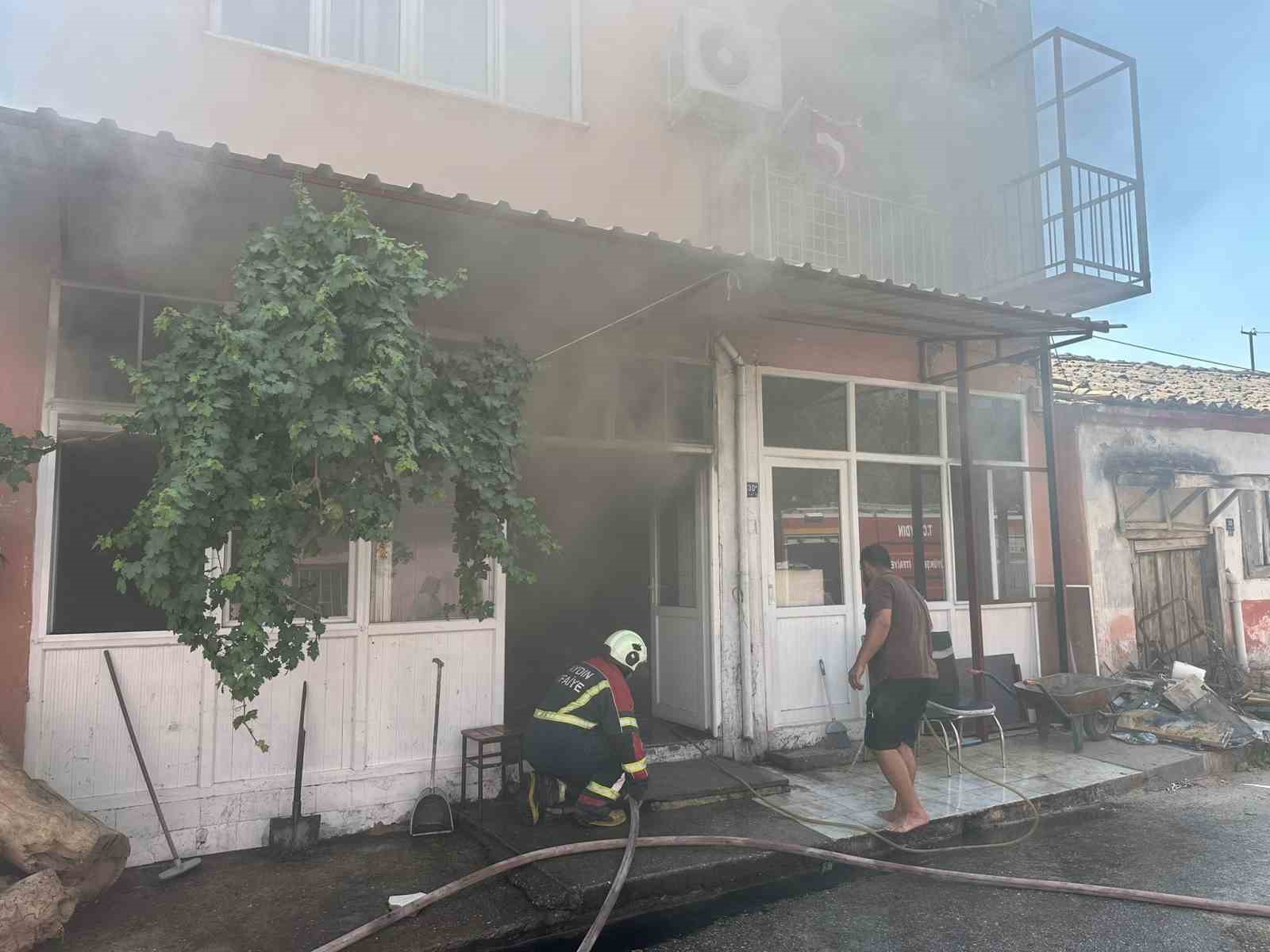 Nazilli’deki ekmek fırınında çıkan yangın panikletti