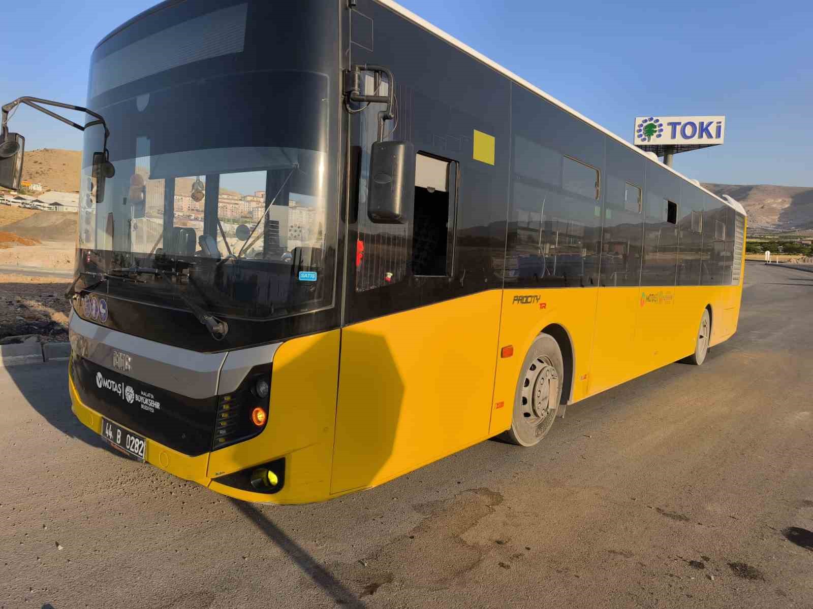 Malatya&rsquo;da &uuml;&ccedil; aracın karıştığı kazada 1 kişi yaralandı
