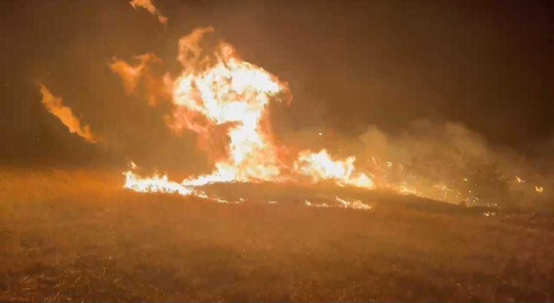 Elazığ’da korkutan arazi yangını