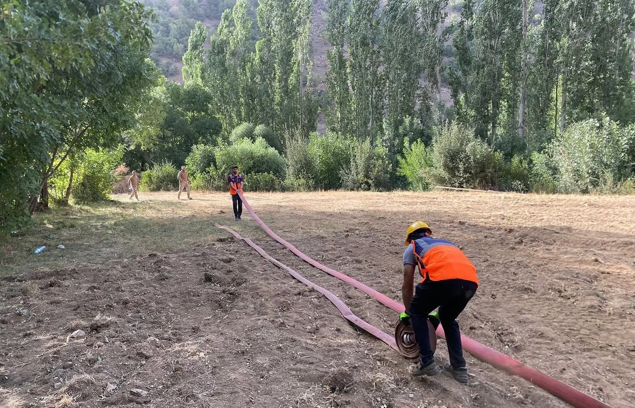 Hakkari&rsquo;de orman yangını
