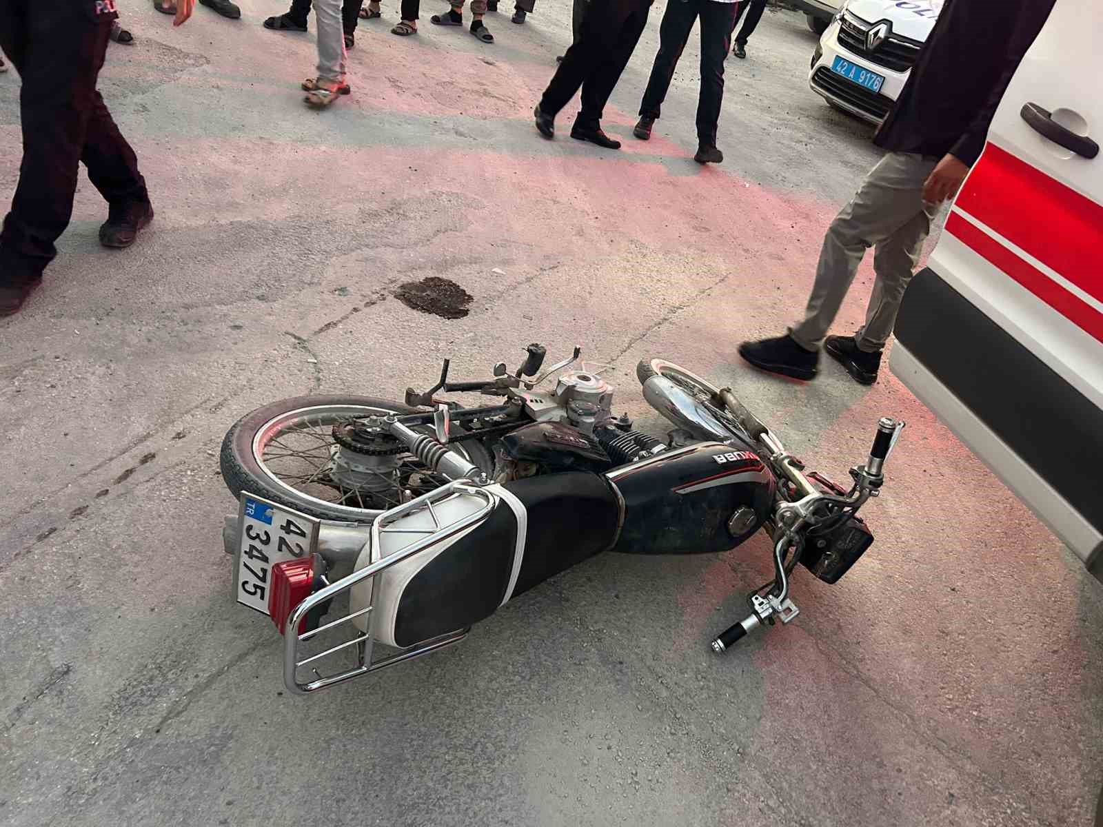 Karapınar’da motosiklet otomobille çarpıştı: 2 yaralı