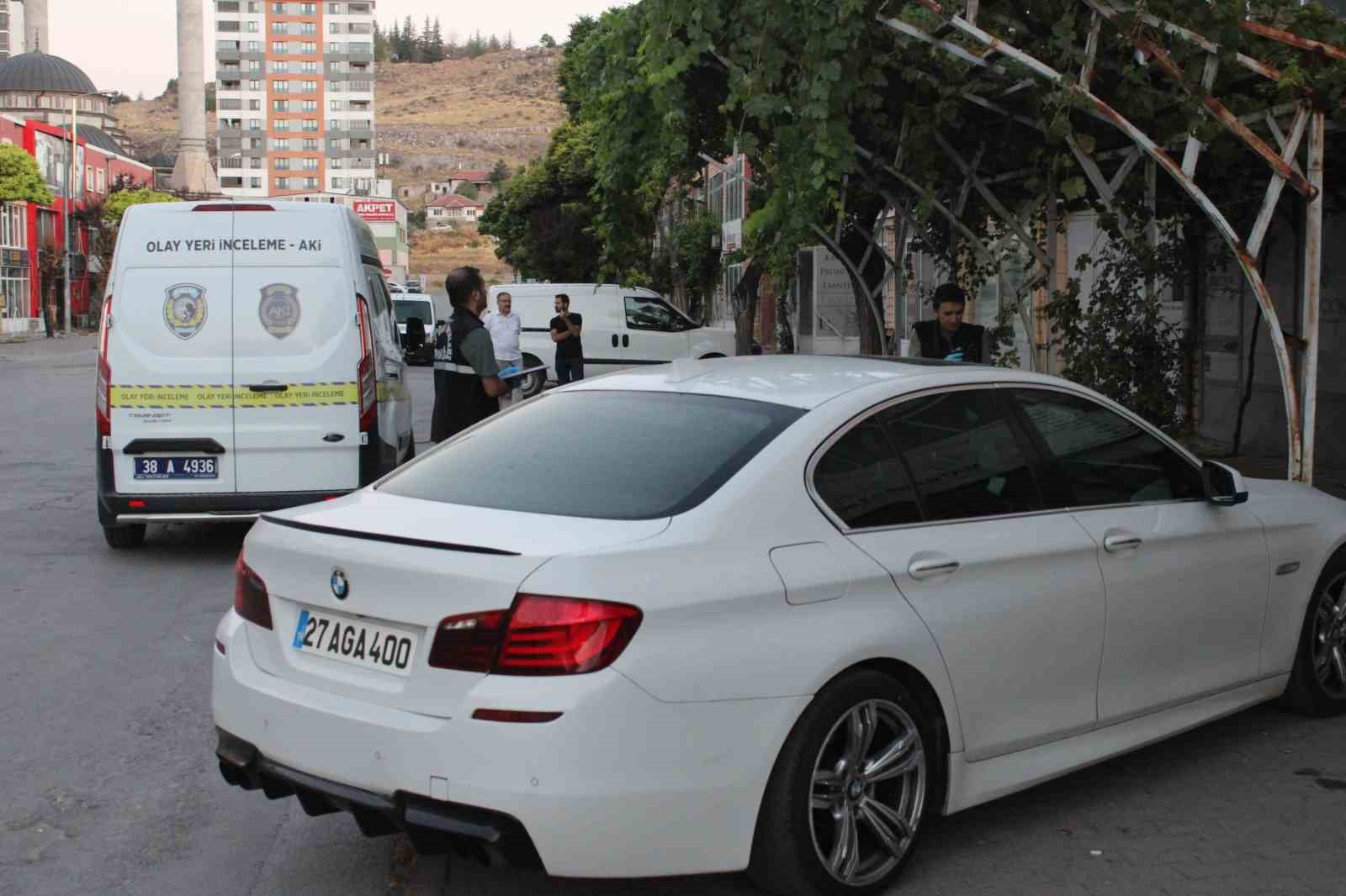 Alkolün sonu kötü bitti, aracına kurşun yağdırdılar