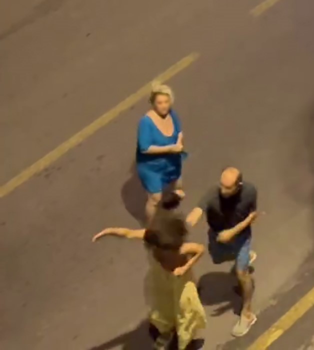Kuşadası’nda ilginç kavga, 2 kadın bir erkek mahalleyi ayağa kaldırdı
