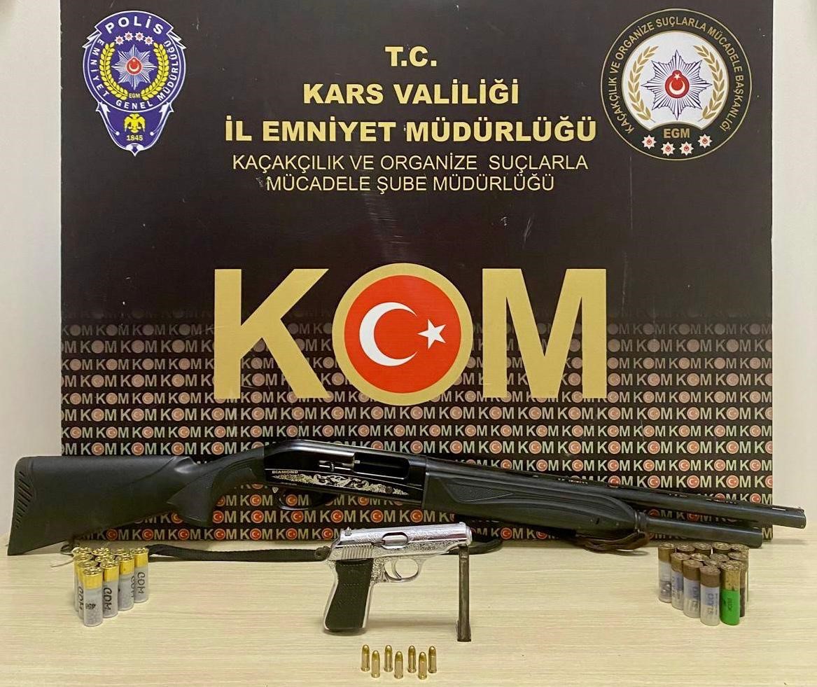 Arpa&ccedil;ay&rsquo;da silah ve m&uuml;himmat ele ge&ccedil;irildi
