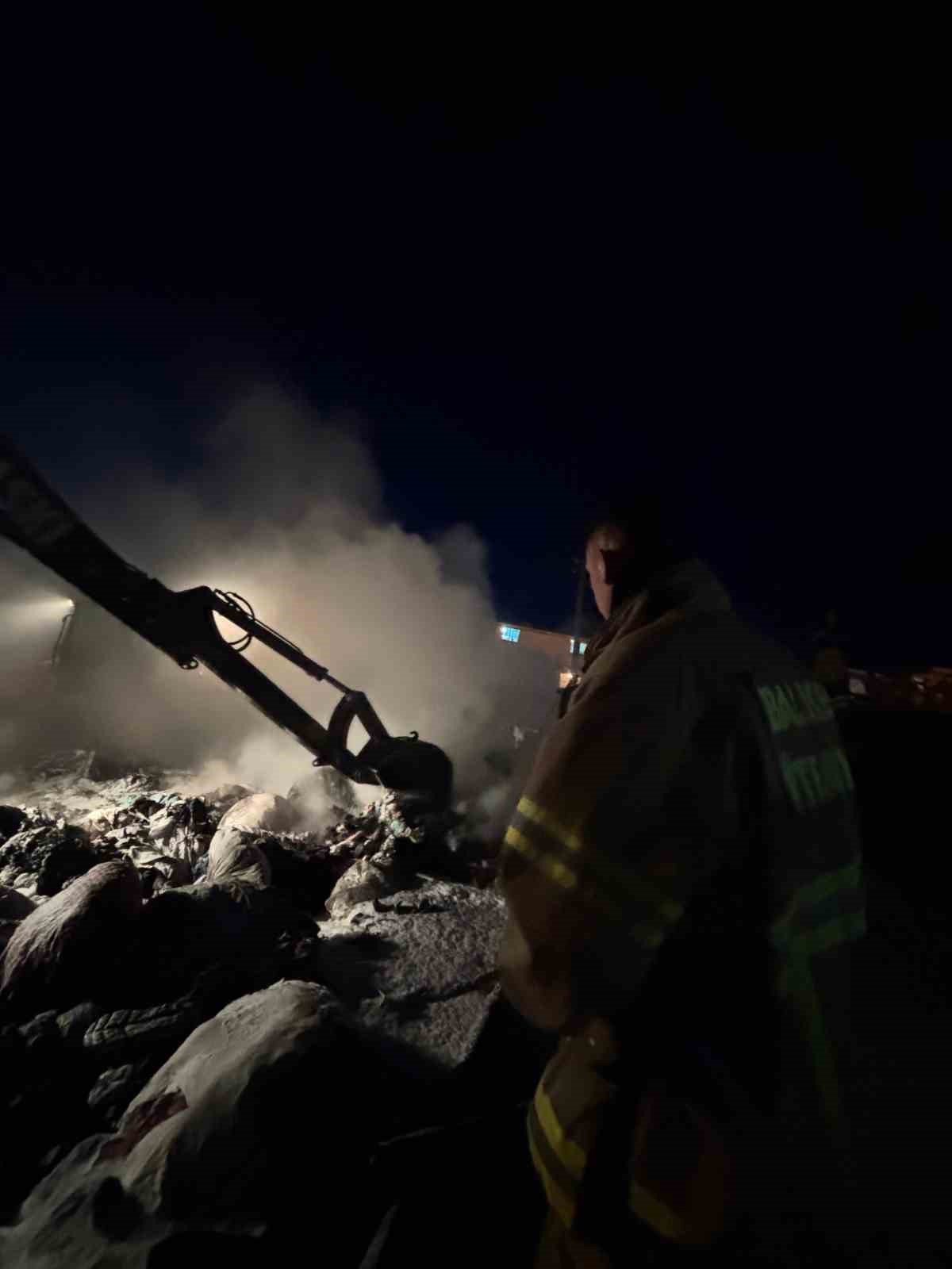 Erdek&rsquo;te baraka yangını s&ouml;nd&uuml;r&uuml;ld&uuml;
