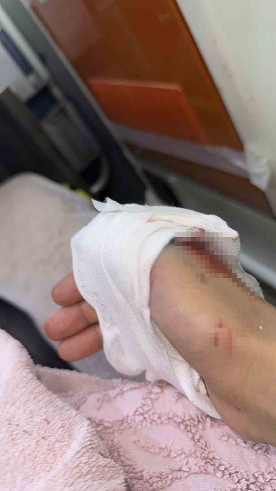 Diyarbakır&rsquo;da &uuml;zerine duş kabini d&uuml;şen kadın hastanelik oldu
