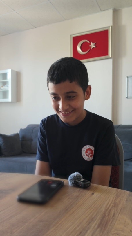 "Abi ben hafız oldum" diyen k&uuml;&ccedil;&uuml;k kardeşe duygusal karşılık
