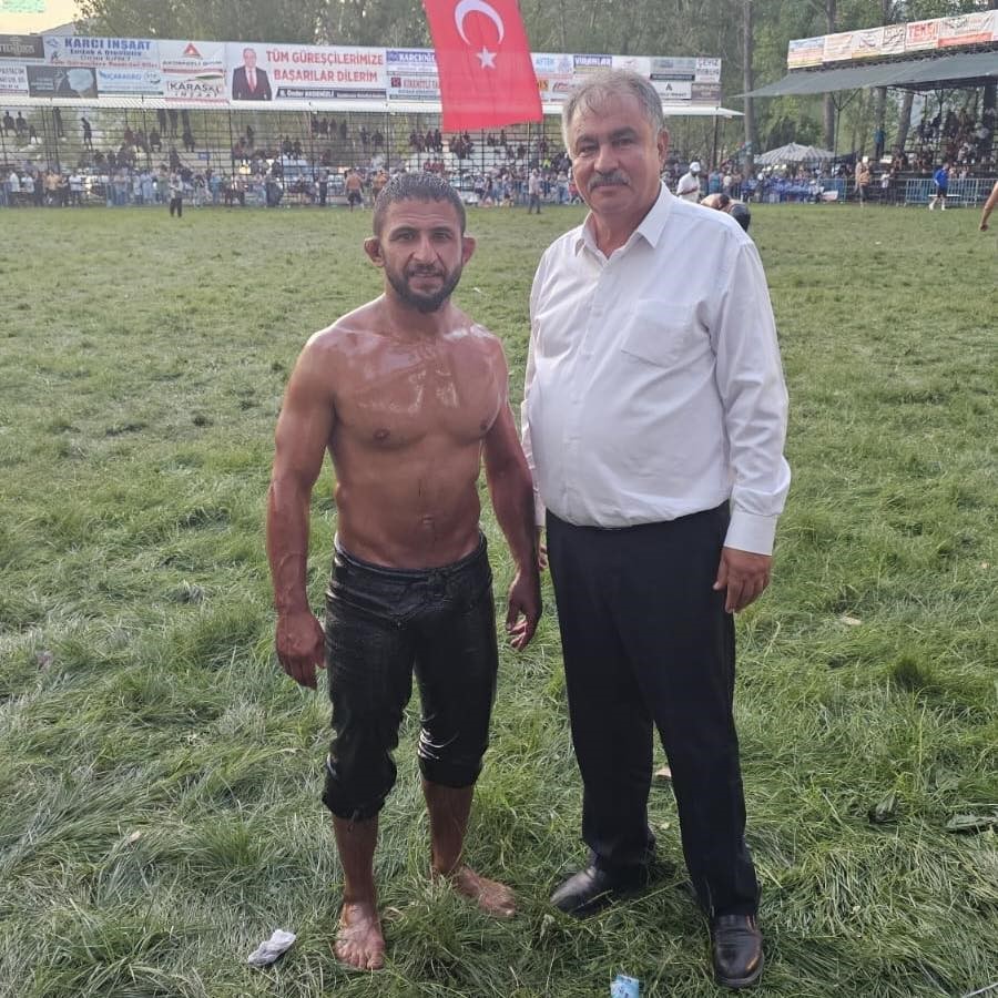Başkan Pütün pehlivanları Seydikemer er meydanında yalnız bırakmadı
