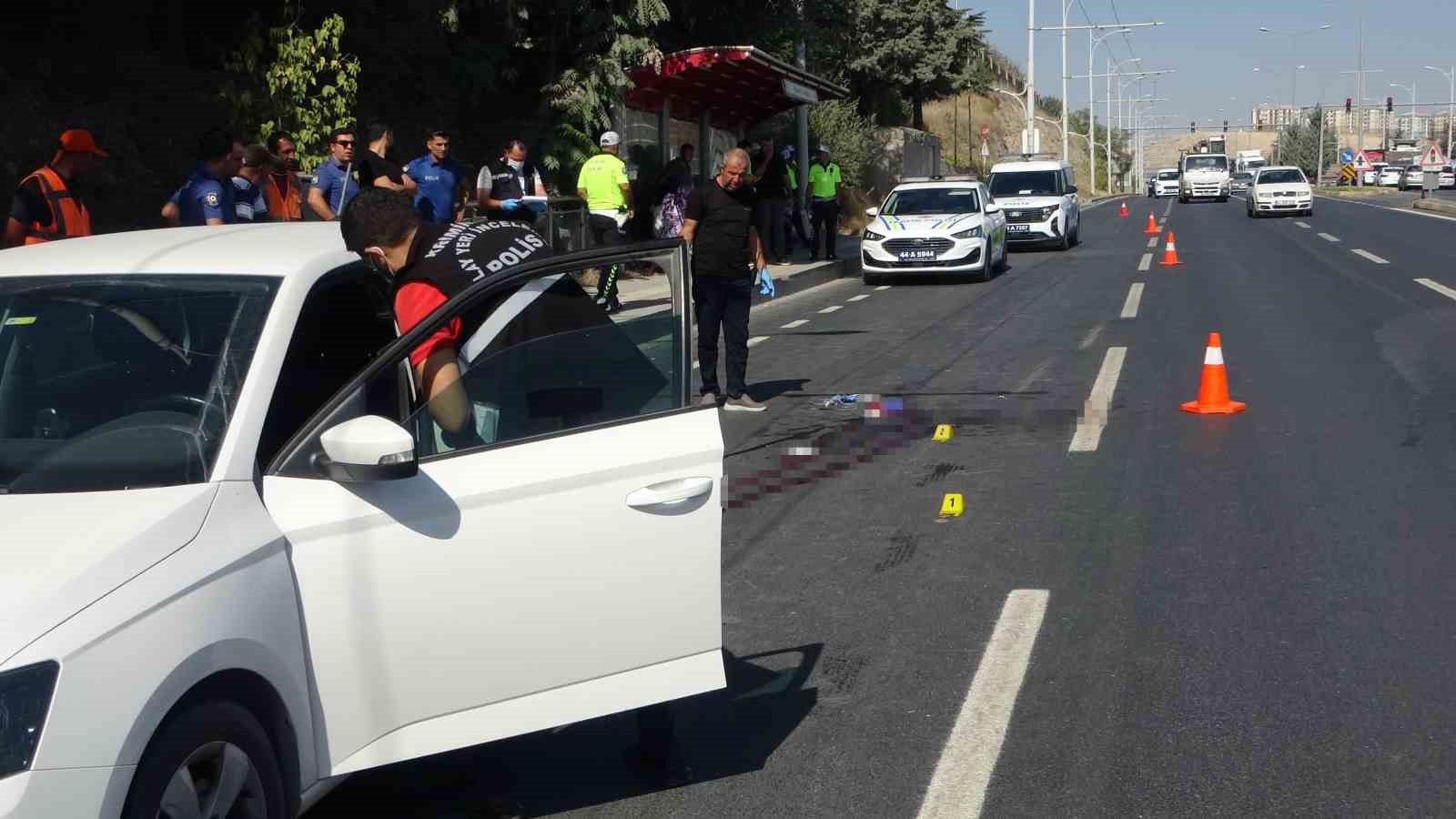 Malatya&rsquo;da otomobilin &ccedil;arptığı yaya ağır yaralandı
