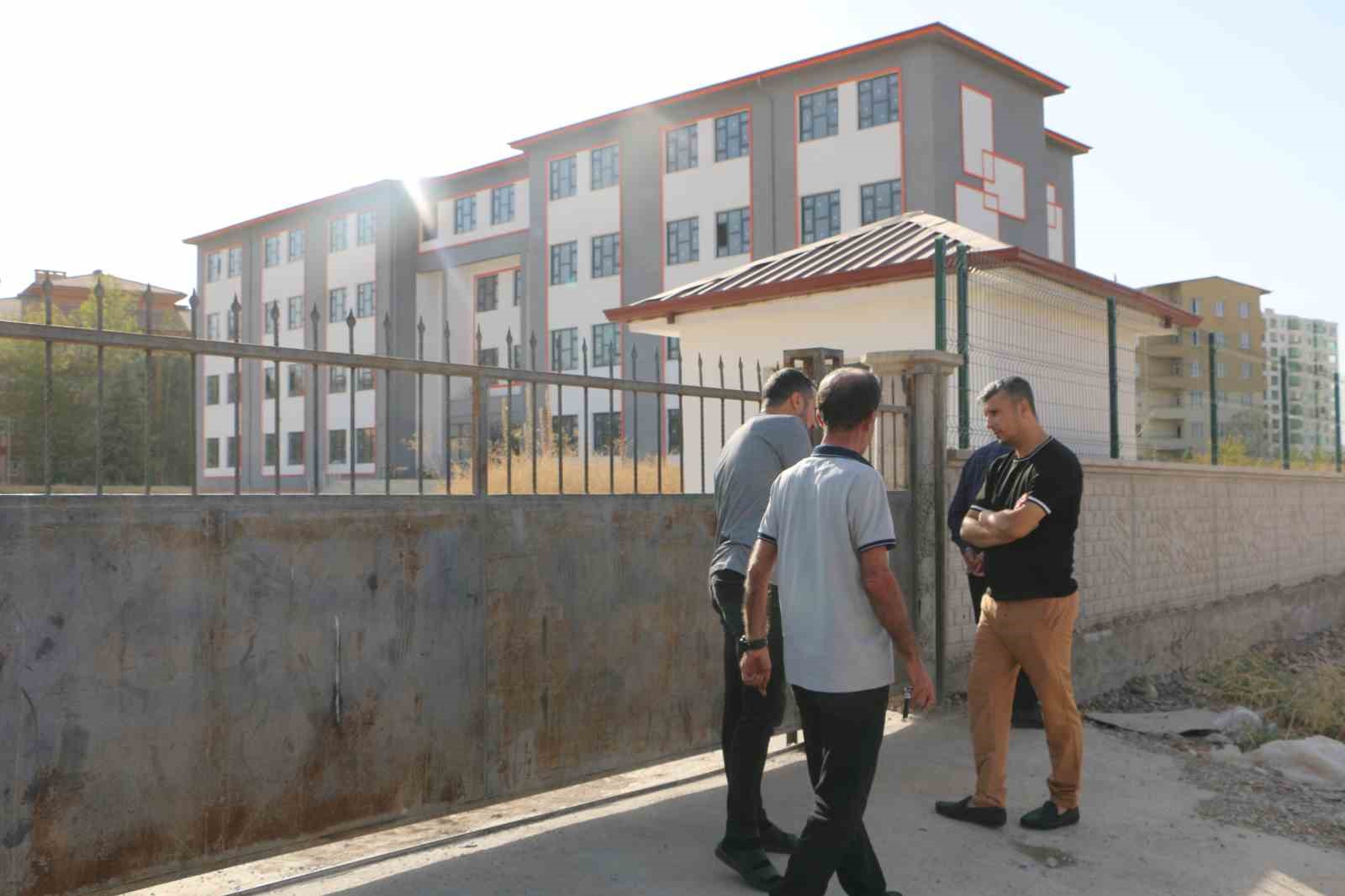 Belediyenin ruhsat vermediği okul, 2 yıldır açılamıyor