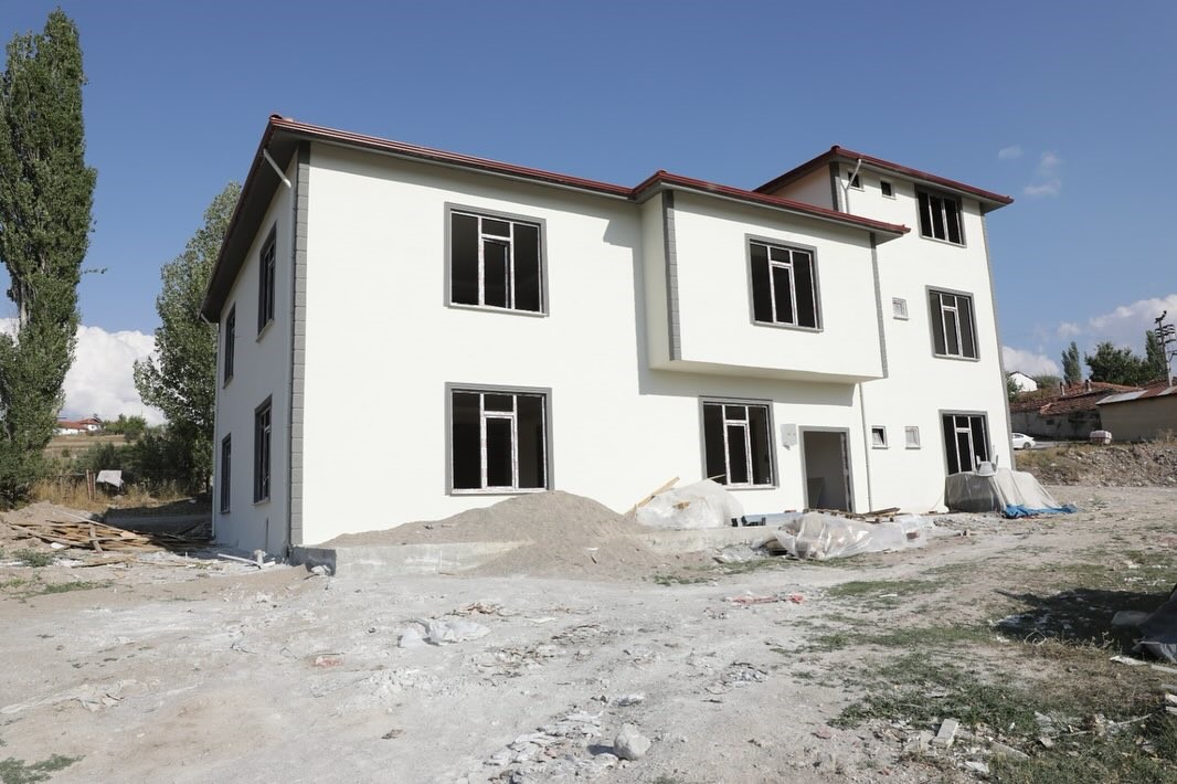 Emet G&uuml;rpınar K&ouml;yl&uuml;leri kendi imkanlarıyla sosyal tesis yapıyor
