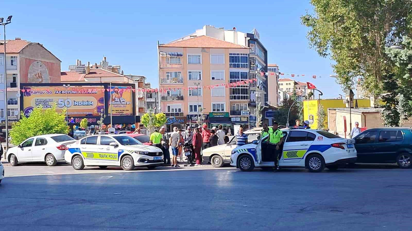 Karaman&rsquo;da motosikletler &ccedil;arpıştı: 2 yaralı
