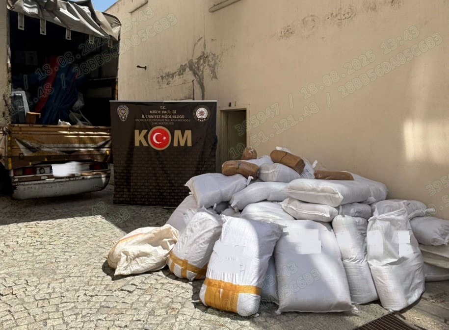 Niğde’de kaçak tütün operasyonu: Bin 600 kilo yakalandı