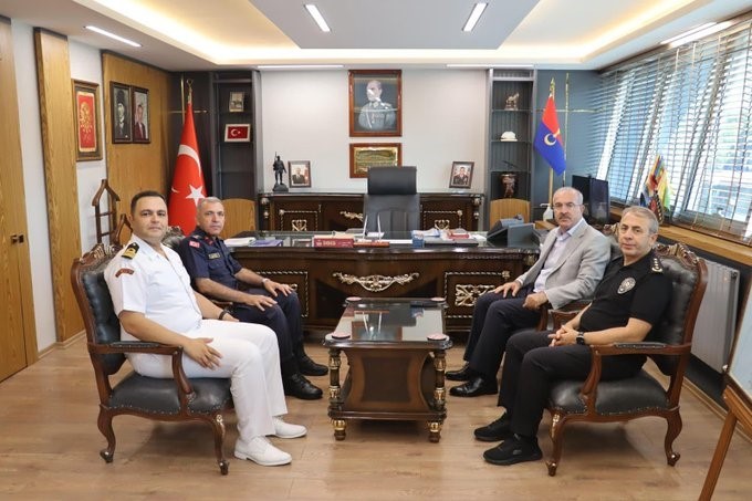 &Ccedil;anakkale Valisi Toraman&rsquo;dan Jandarma Kıdemli Albay Aky&uuml;z&rsquo;e hayırlı olsun ziyareti
