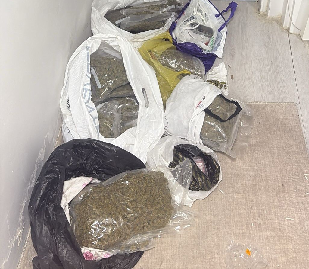 Fatih&rsquo;te uyuşturucu operasyonu: 2 g&ouml;zaltı
