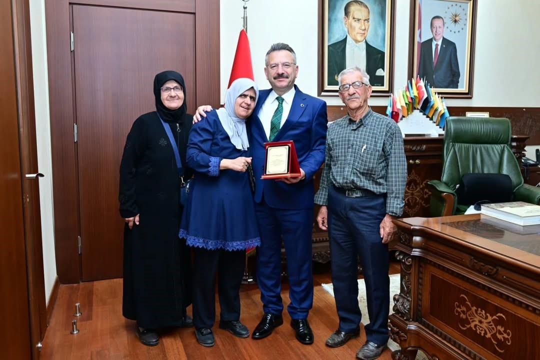 Şehit polis Aziz Oray’ın ailesi Vali Aksoy’u ziyaret etti