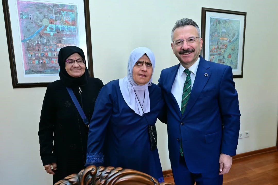 Şehit polis Aziz Oray&rsquo;ın ailesi Vali Aksoy&rsquo;u ziyaret etti
