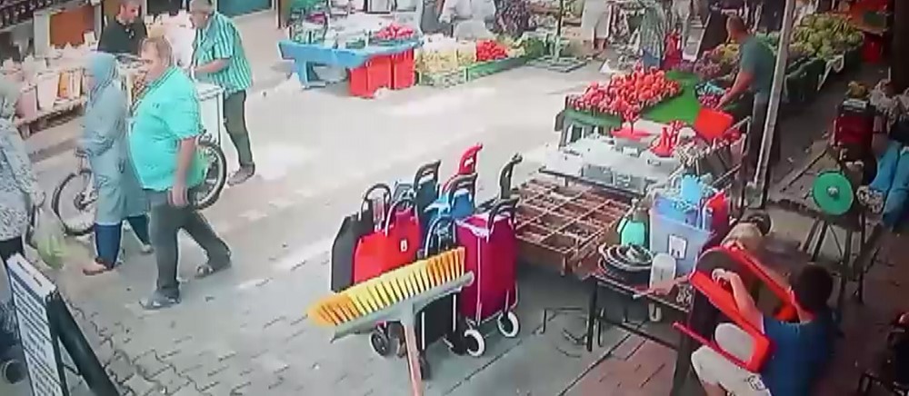 Balıkesir&rsquo;de pazar arabası hırsızlığı kameraya yansıdı
