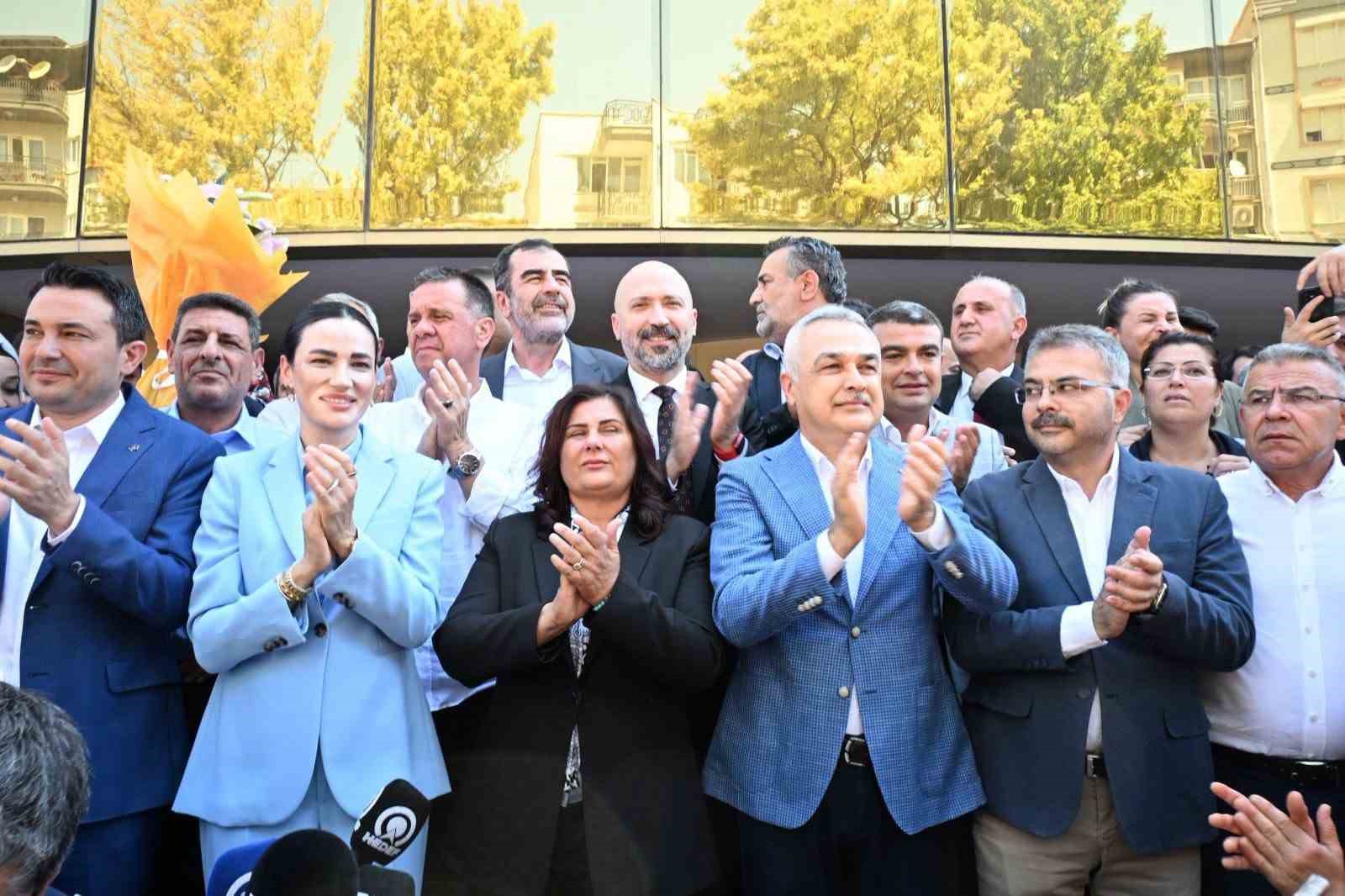 AK Parti teşkilatından Aydın Büyükşehir Belediyesi ’Hayırlı olsun’ ziyareti
