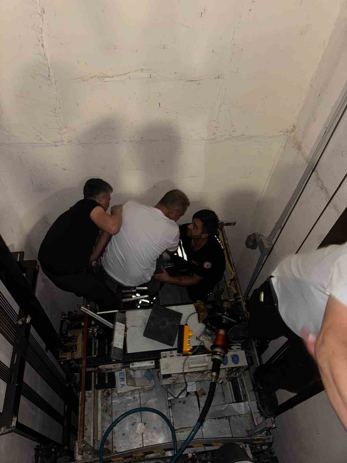 Diyarbakır’da maça gelen taraftarlar asansörde mahsur kaldı