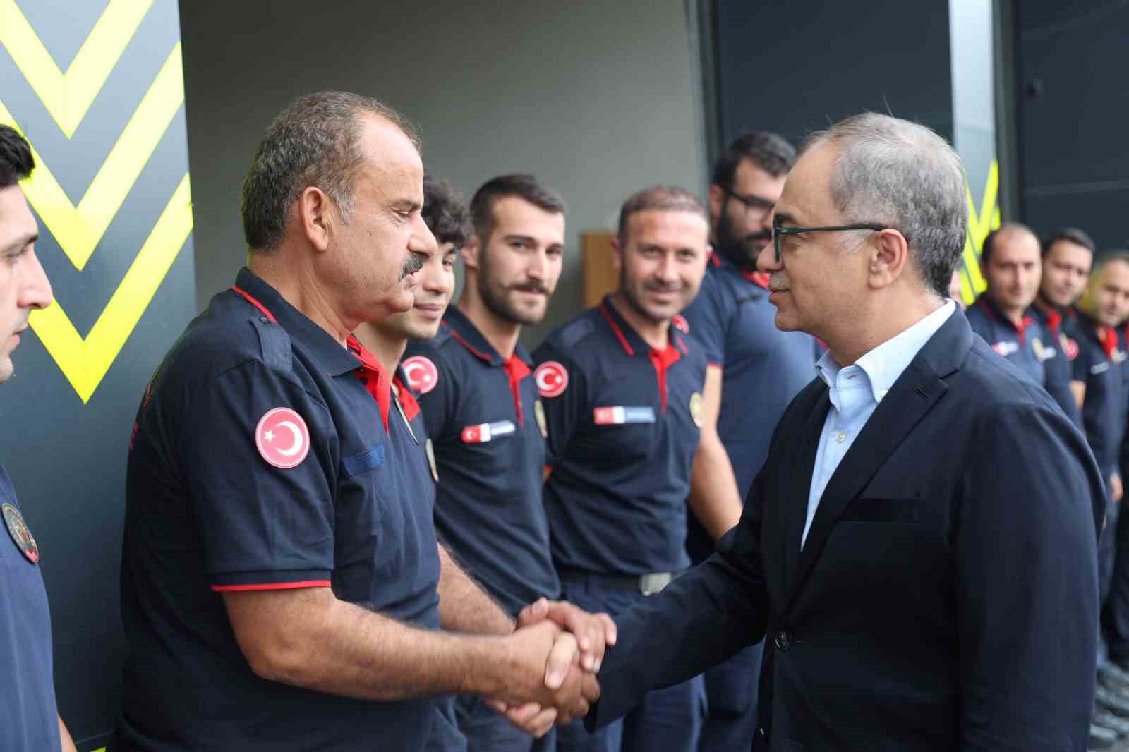 Baraçlı’dan itfaiyecilere moral ziyareti: "Türkiye’nin en gelişmiş teşkilatı"
