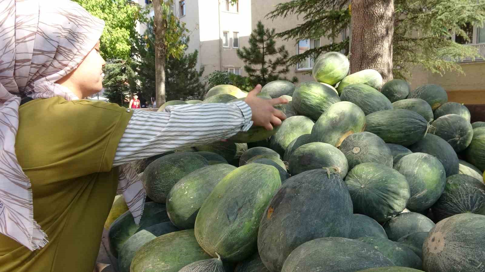 &Ccedil;ankırı tuzu bu kavunun tadına tat katıyor
