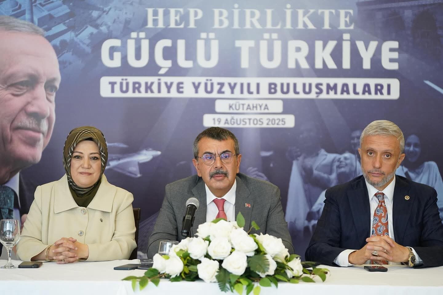 Milli Eğitim Bakanı Tekin: "Huzurlu ve barış i&ccedil;inde bir T&uuml;rkiye hayali i&ccedil;in m&uuml;fredatımızı revize ettik"
